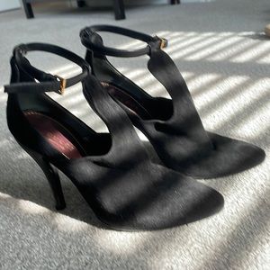 Gucci- Suede MaryJane heels